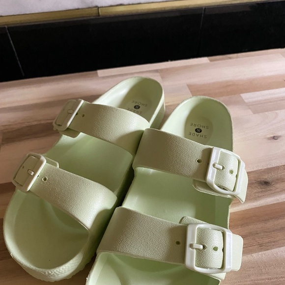 SHADE & SHORE LIME GREEN SANDALS WITH ADJUSTABLE STRAPS - Picture 11 of 13